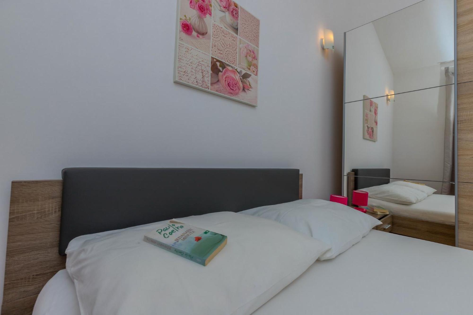 Apartment Polina Klenovica